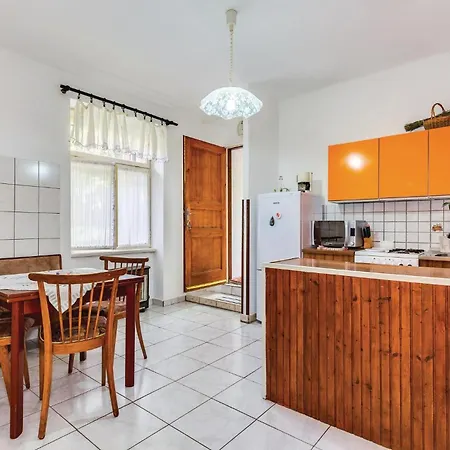 Apartament 1 Bedroom Beautiful In Bakar