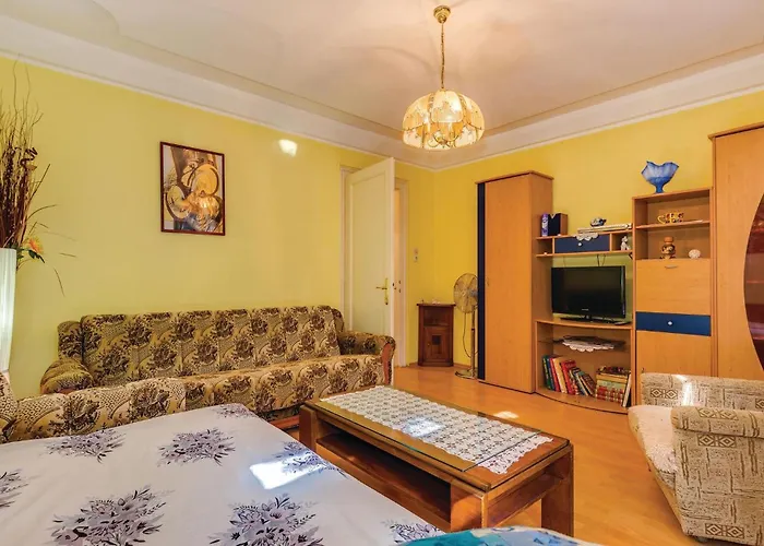 1 Bedroom Beautiful In