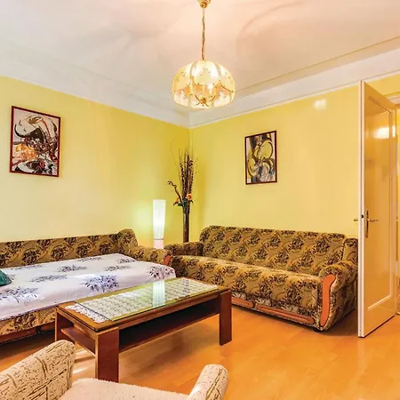 1 Bedroom Beautiful In Appartement *