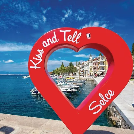 1 Bedroom Beautiful In Appartamento